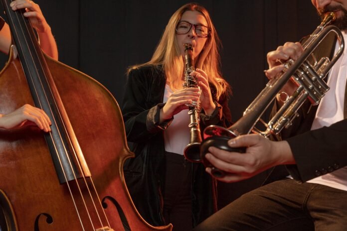 people-celebrating-jazz-day-event-together-min